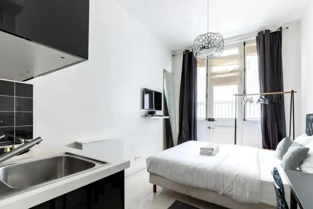 Apartment Canal St Martin : Charming Cosy Studio Paris