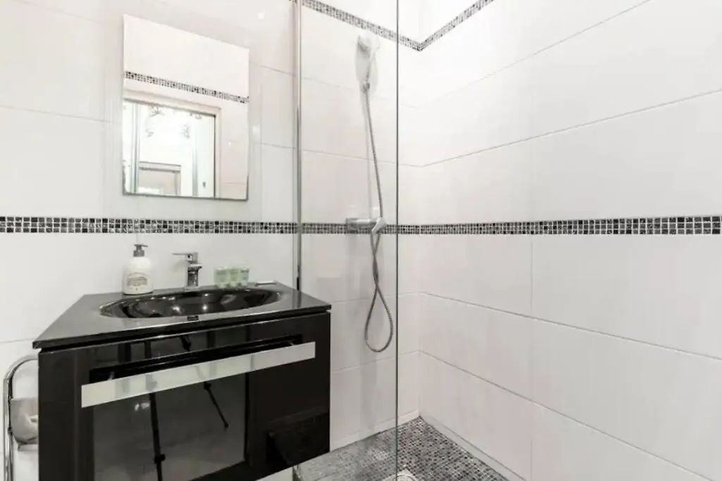 Canal St Martin : Charming Cosy Studio Paris