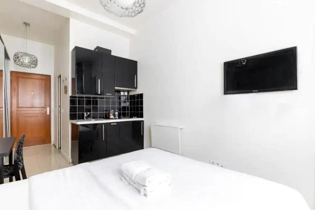 Canal St Martin : Charming Cosy Studio Paris 0*,  France